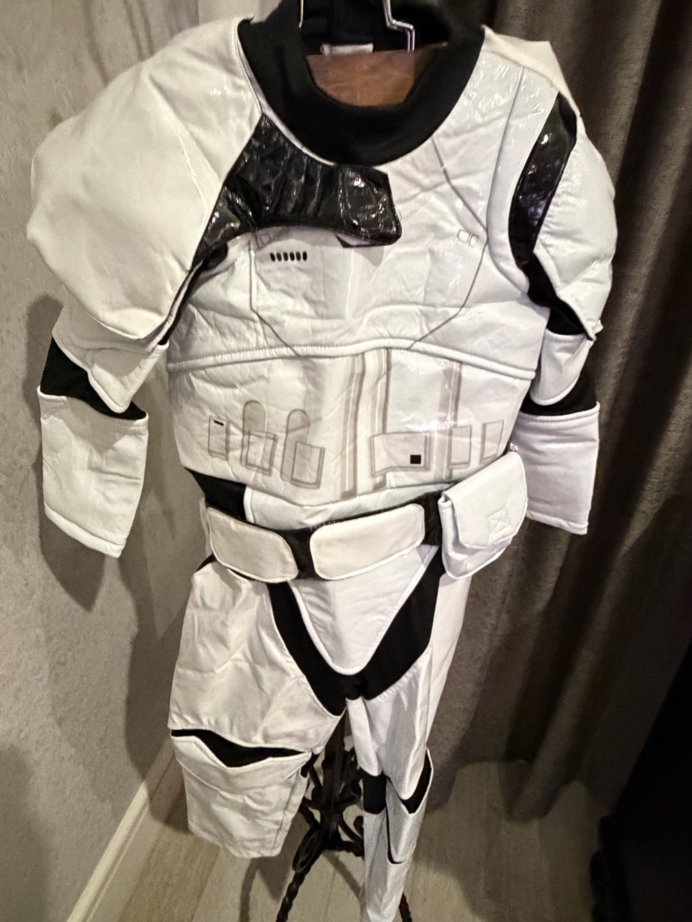 Disney’s Star Wars STORMTROOPERS kids costume. Size 4 new never used